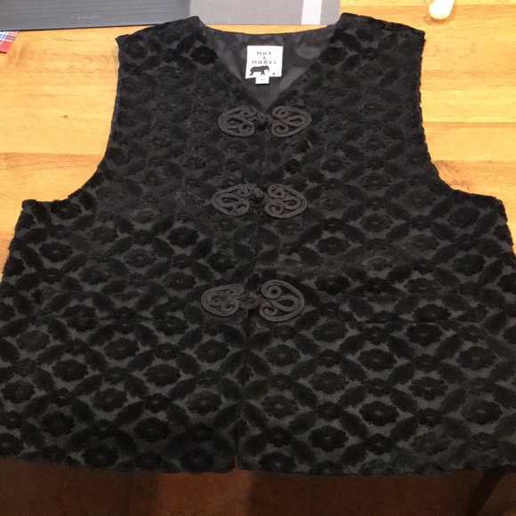 Max & Mabel Velvet Vest Black - Picture 2 of 8